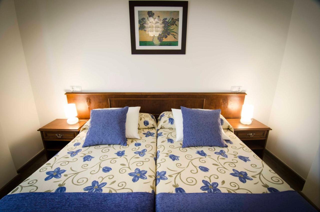 Hotel La Bilbaina De Vegadeo Esterno foto